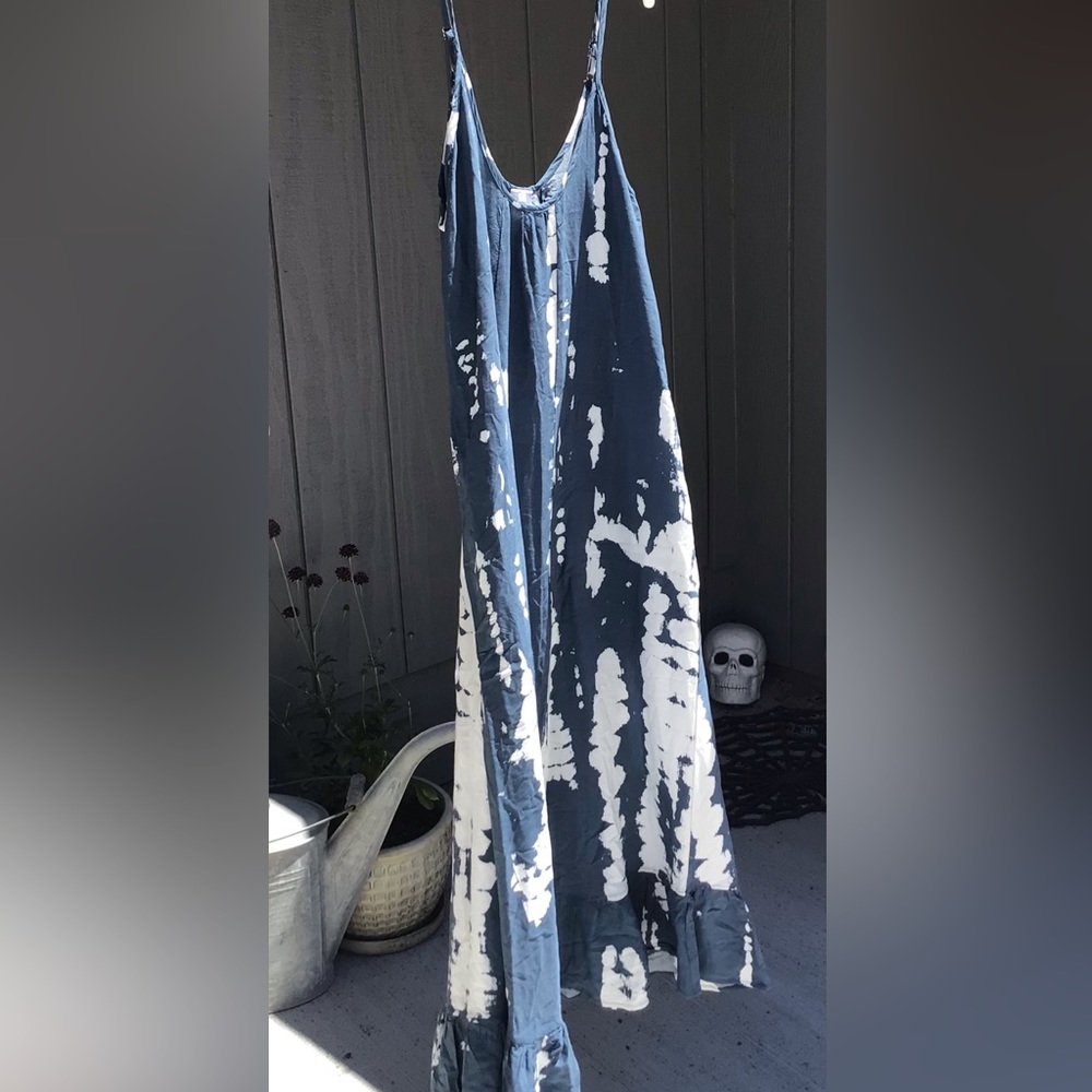 Maxi dress with pockets.